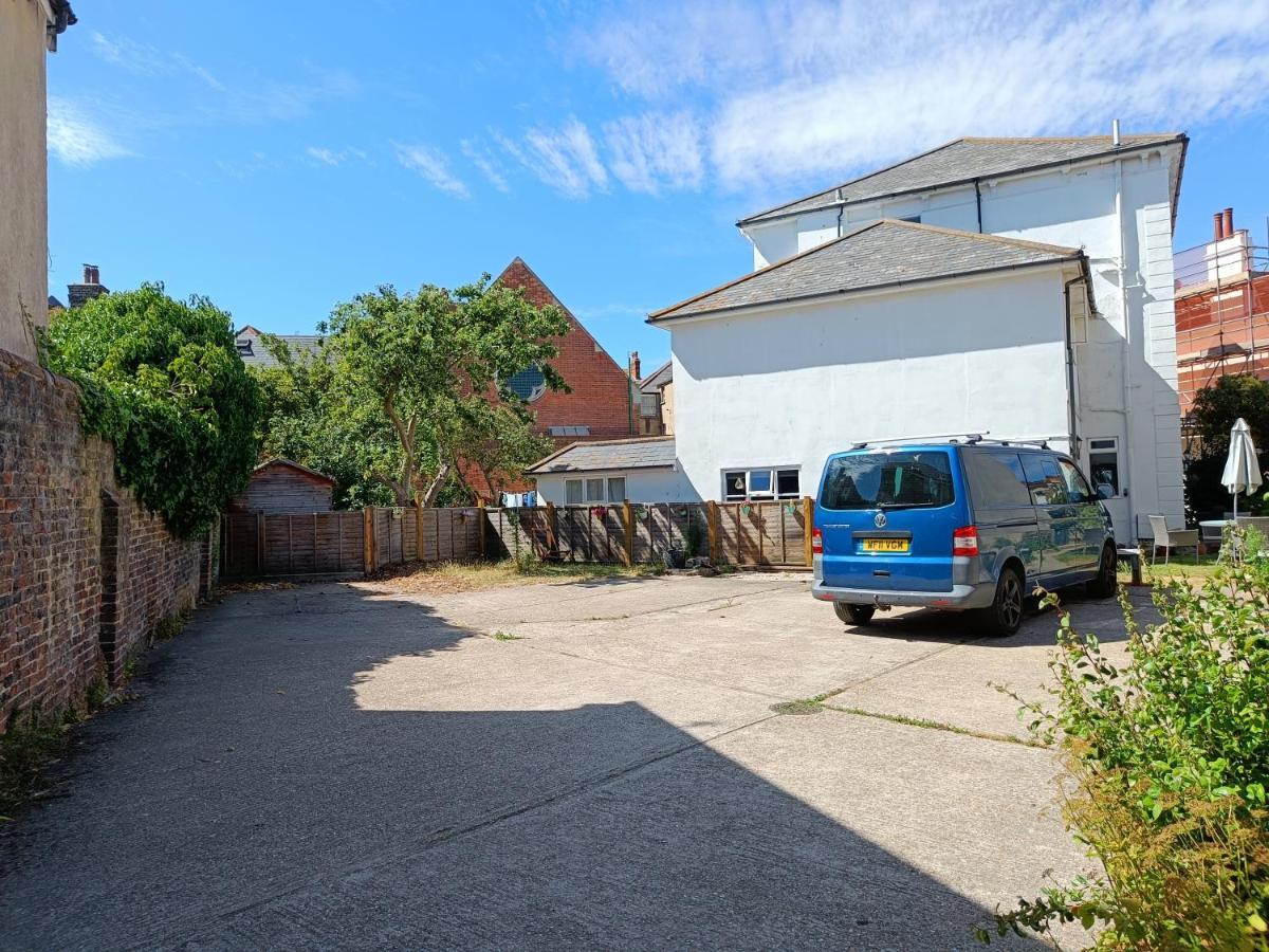 Apartment Swanky Pad-free Carpark. E-car Charger. Train Station 2m Walking Eastbourne