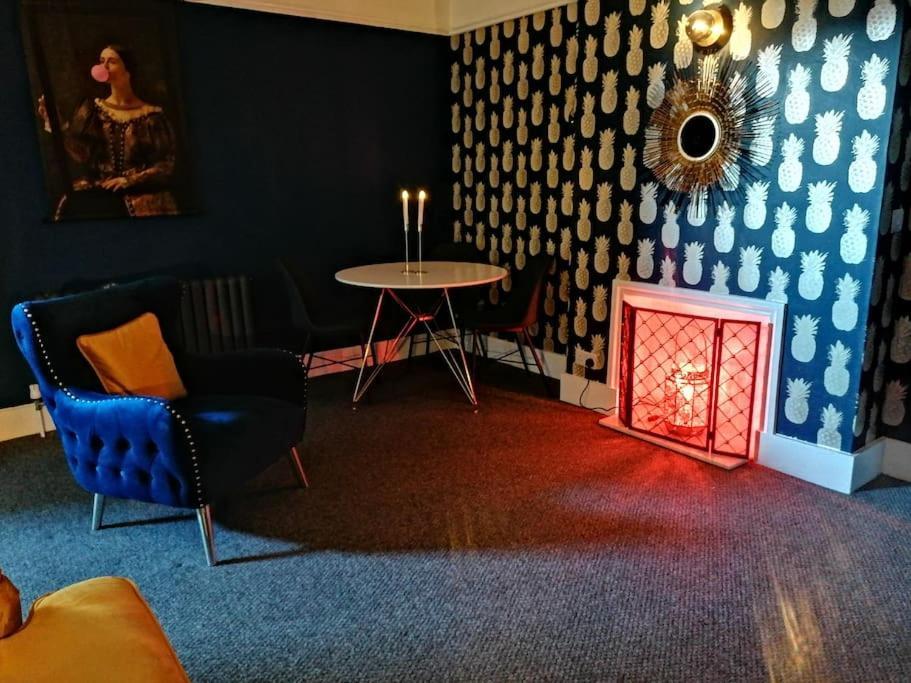 Apartment Swanky Pad-free Carpark. E-car Charger. Train Station 2m Walking Eastbourne
