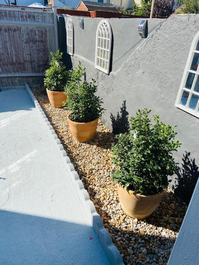 Funky Cozy With Outside Space Holiday home Eastbourne