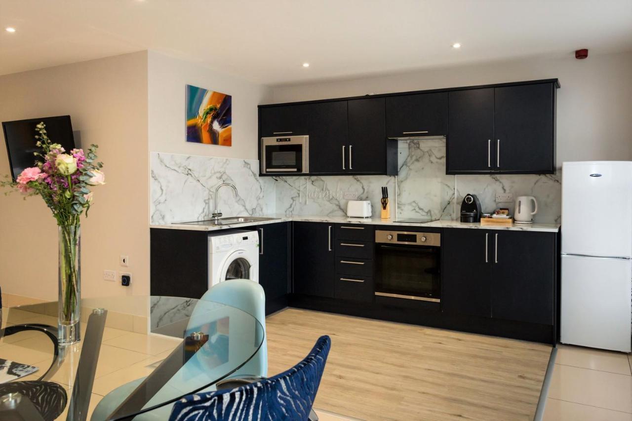 Hairbnb - Stylish And Apartment