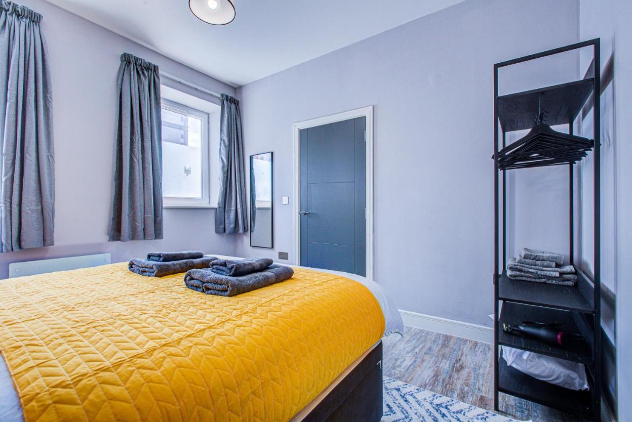 Spacious And Modern 1 Bed 1 Bath In The Heart Of Apartment *