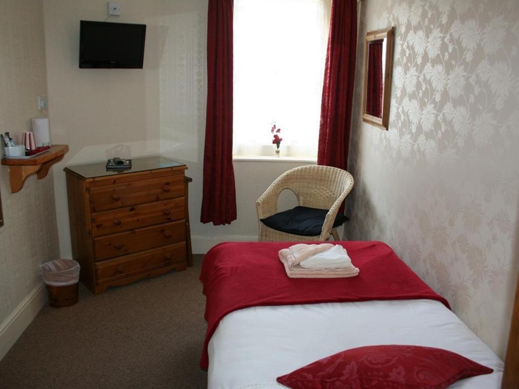 Cromwell House 4*