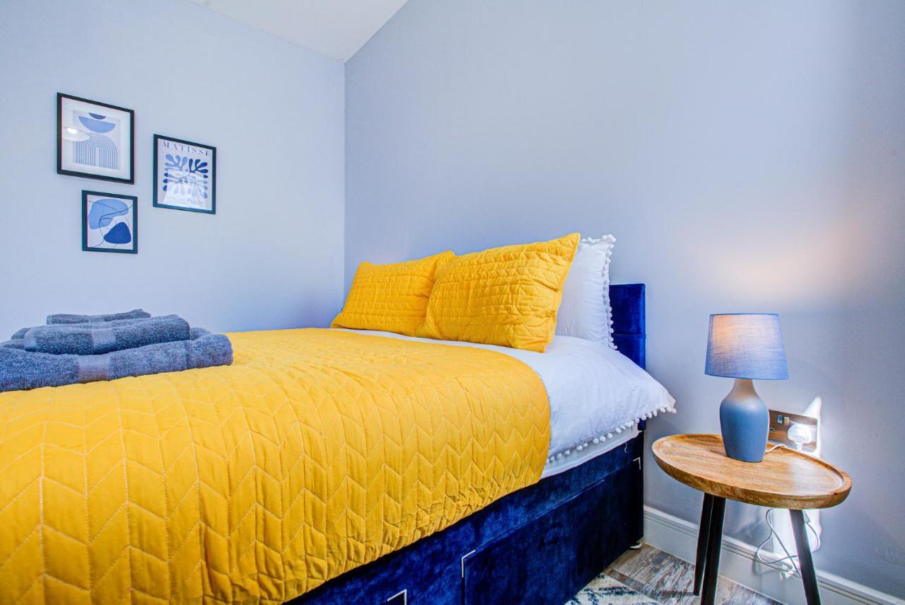 Spacious And Modern 1 Bed 1 Bath In The Heart Of Apartment *