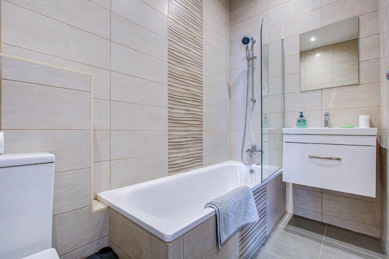 Apartment Spacious And Modern 1 Bed 1 Bath In The Heart Of
