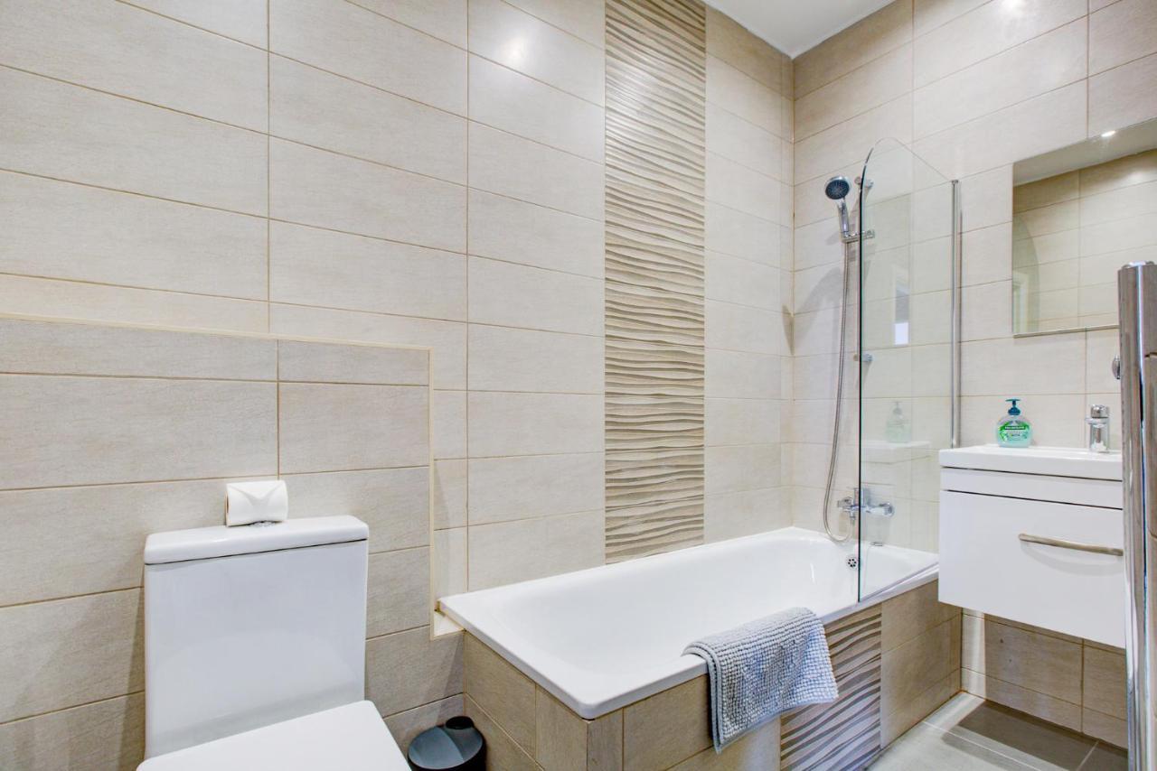Apartment Spacious And Modern 1 Bed 1 Bath In The Heart Of *