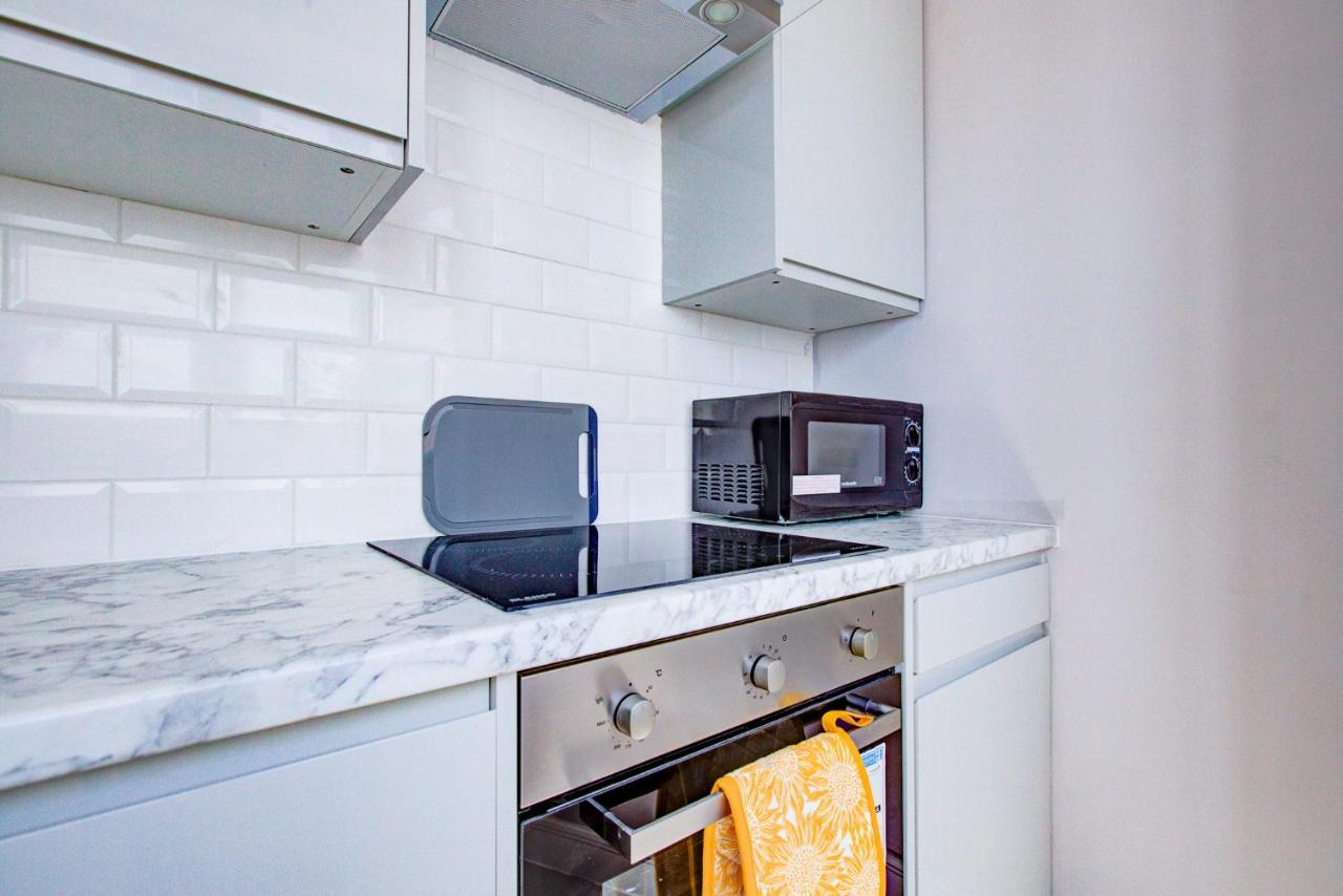 Apartment Spacious And Modern 1 Bed 1 Bath In The Heart Of *
