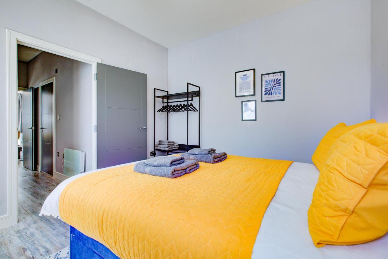Spacious And Modern 1 Bed 1 Bath In The Heart Of Apartment *