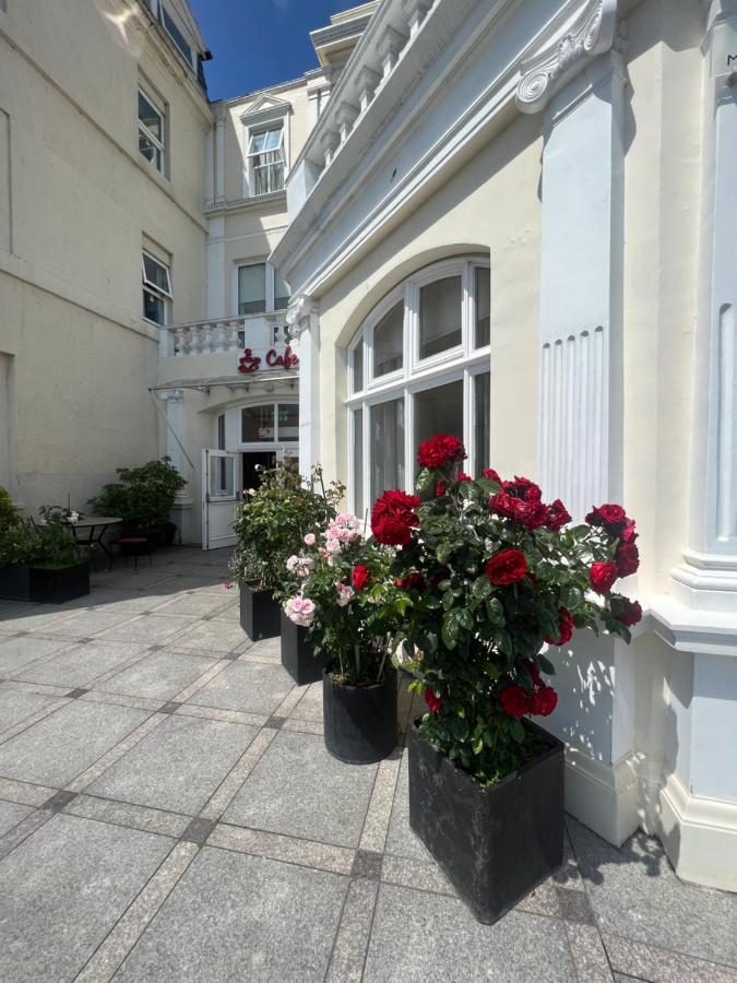 Riviera Hotel 3*