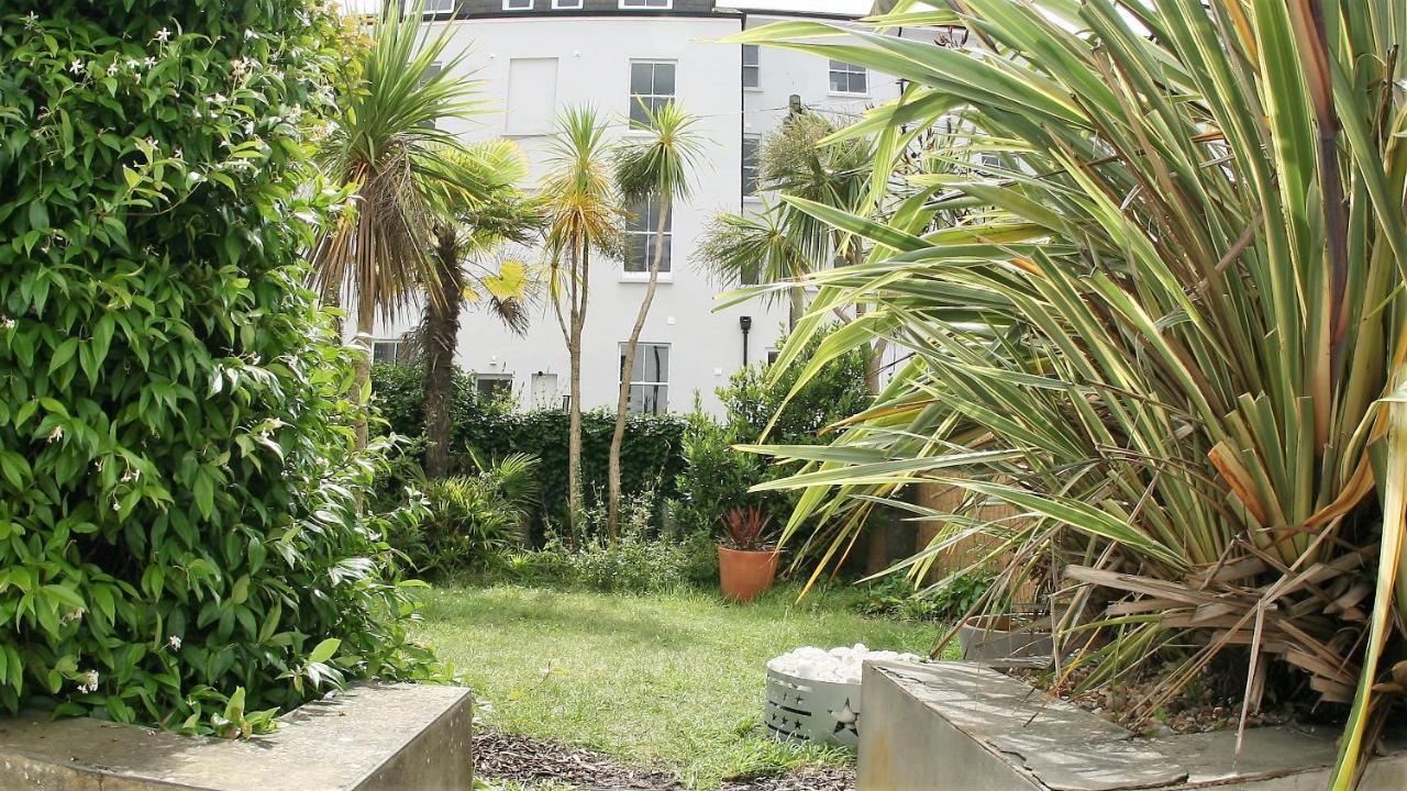 Burlington Palace Seafront With Garden. * Eastbourne