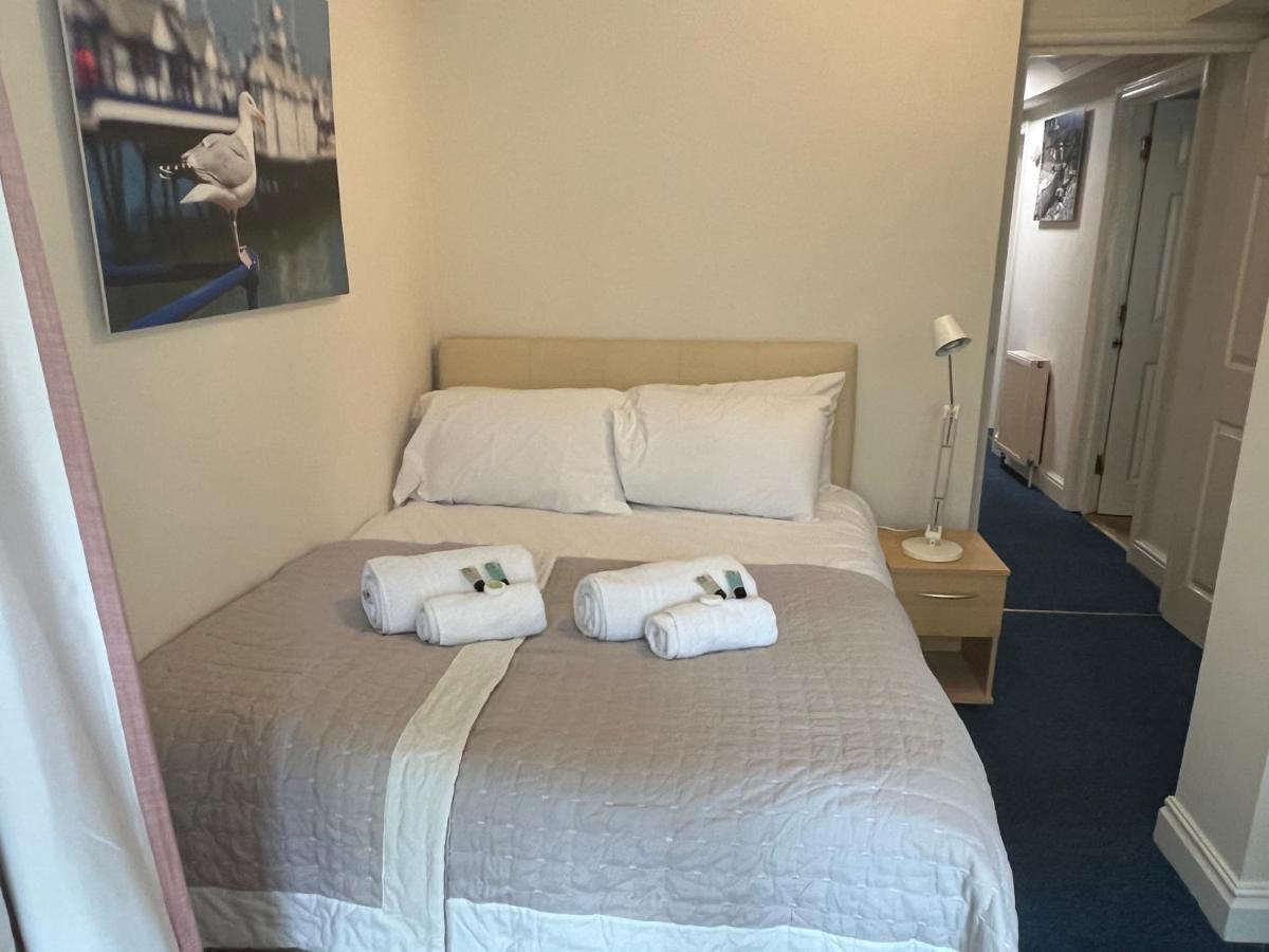 One Queens Gardens, Sea View Apartment, Eastbourne. * Eastbourne
