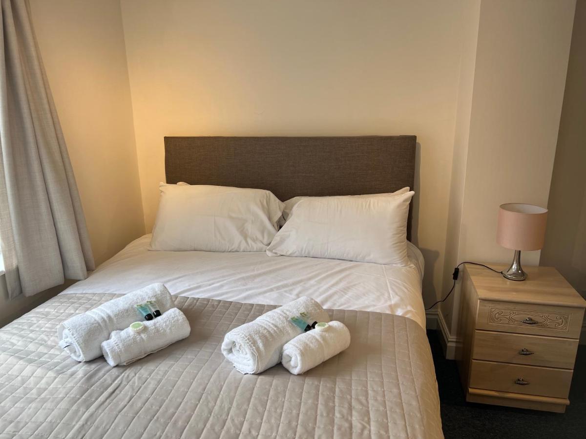 One Queens Gardens, Sea View Apartment, Eastbourne. * Eastbourne