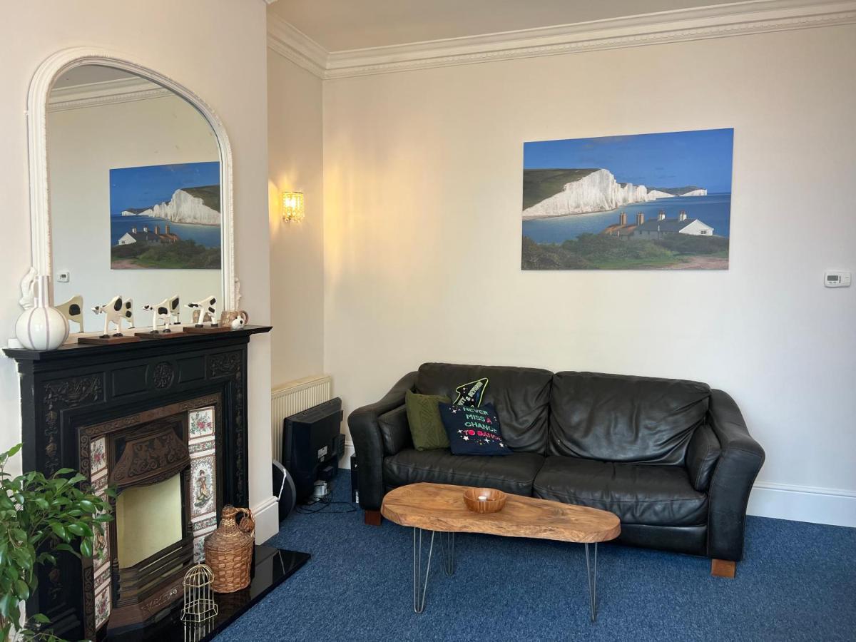 One Queens Gardens, Sea View Apartment, Eastbourne. Apartment