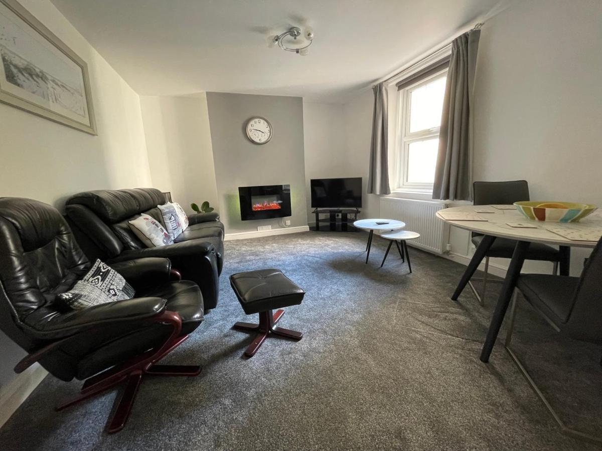 Garden Flat In 'little Chelsea' *