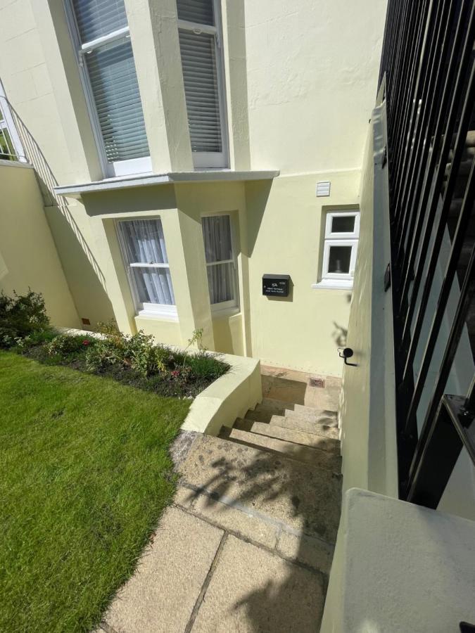 Garden Flat In 'little Chelsea' *