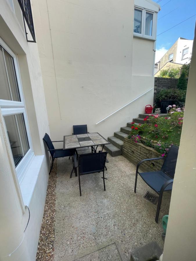 Garden Flat In 'little Chelsea'