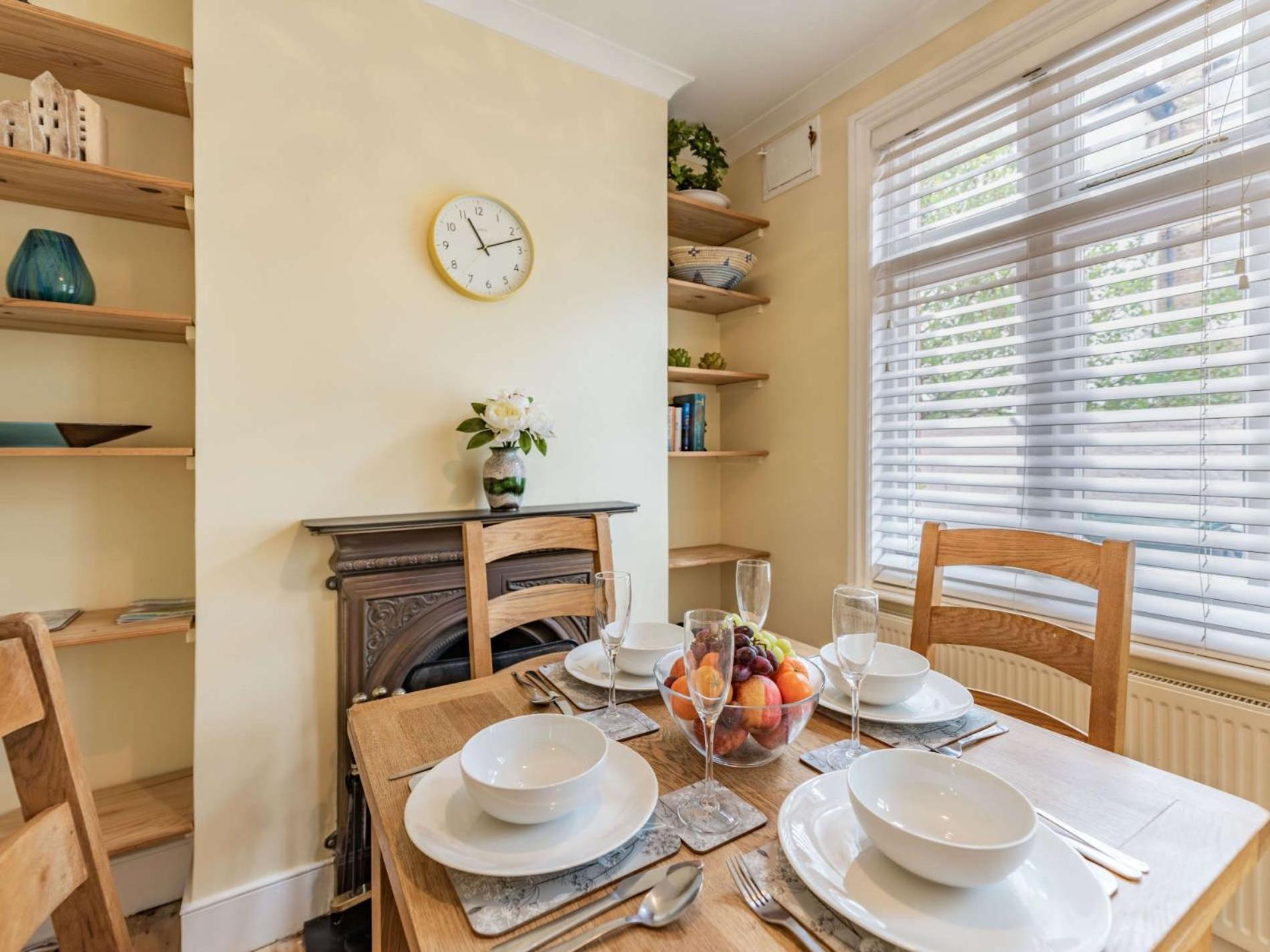 2 Bed In Ehc06 * Eastbourne