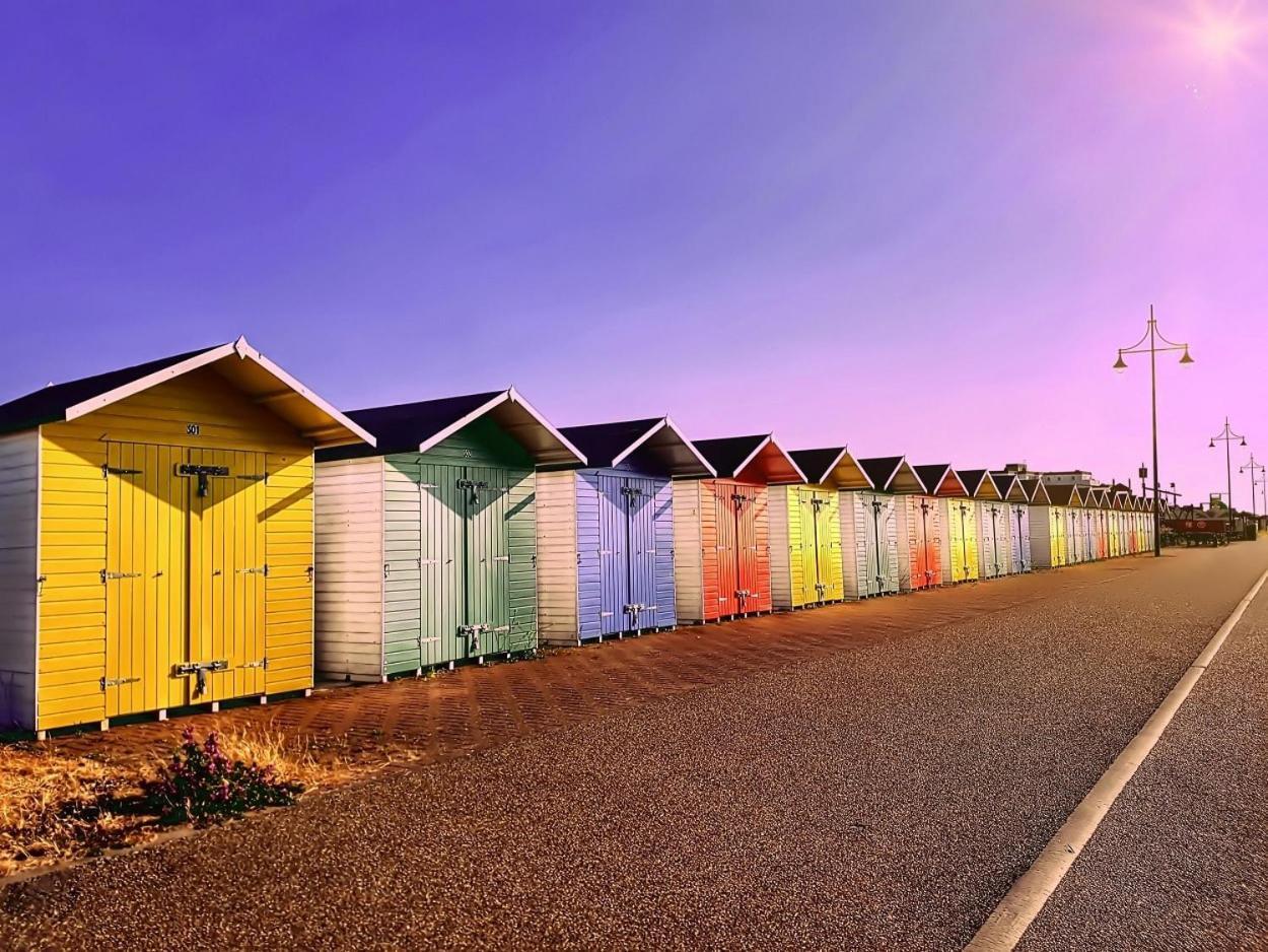 Urban Chic Meets Coastal Charm Ideal Getaway * Eastbourne
