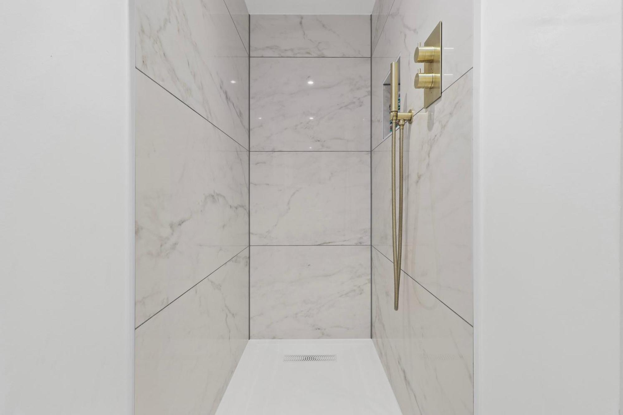 Tranquil Retreat In Modern With All Amenities *