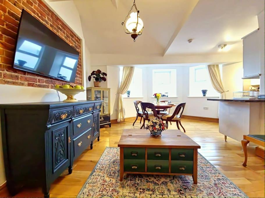 The Three Musketeers, Aramis Apartment Eastbourne