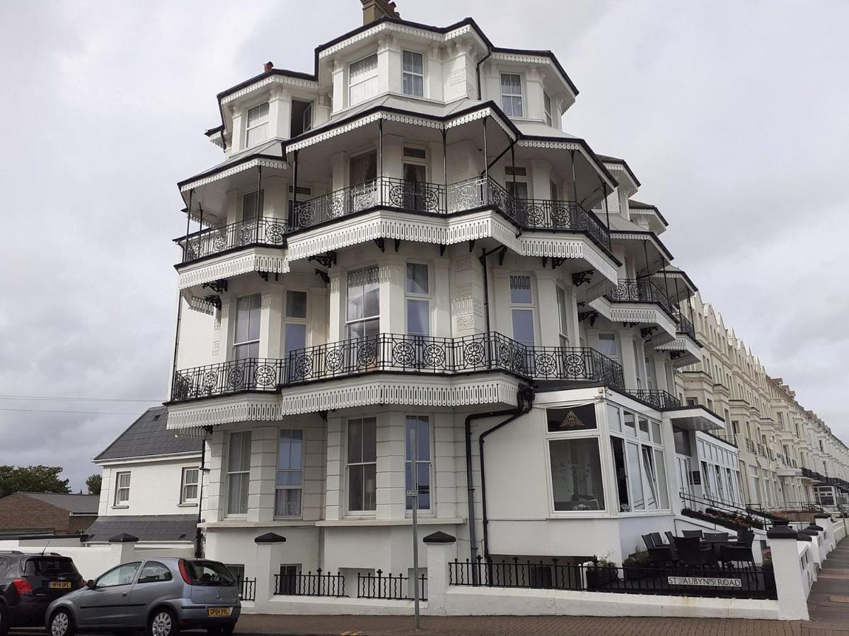 East Hotel 3*