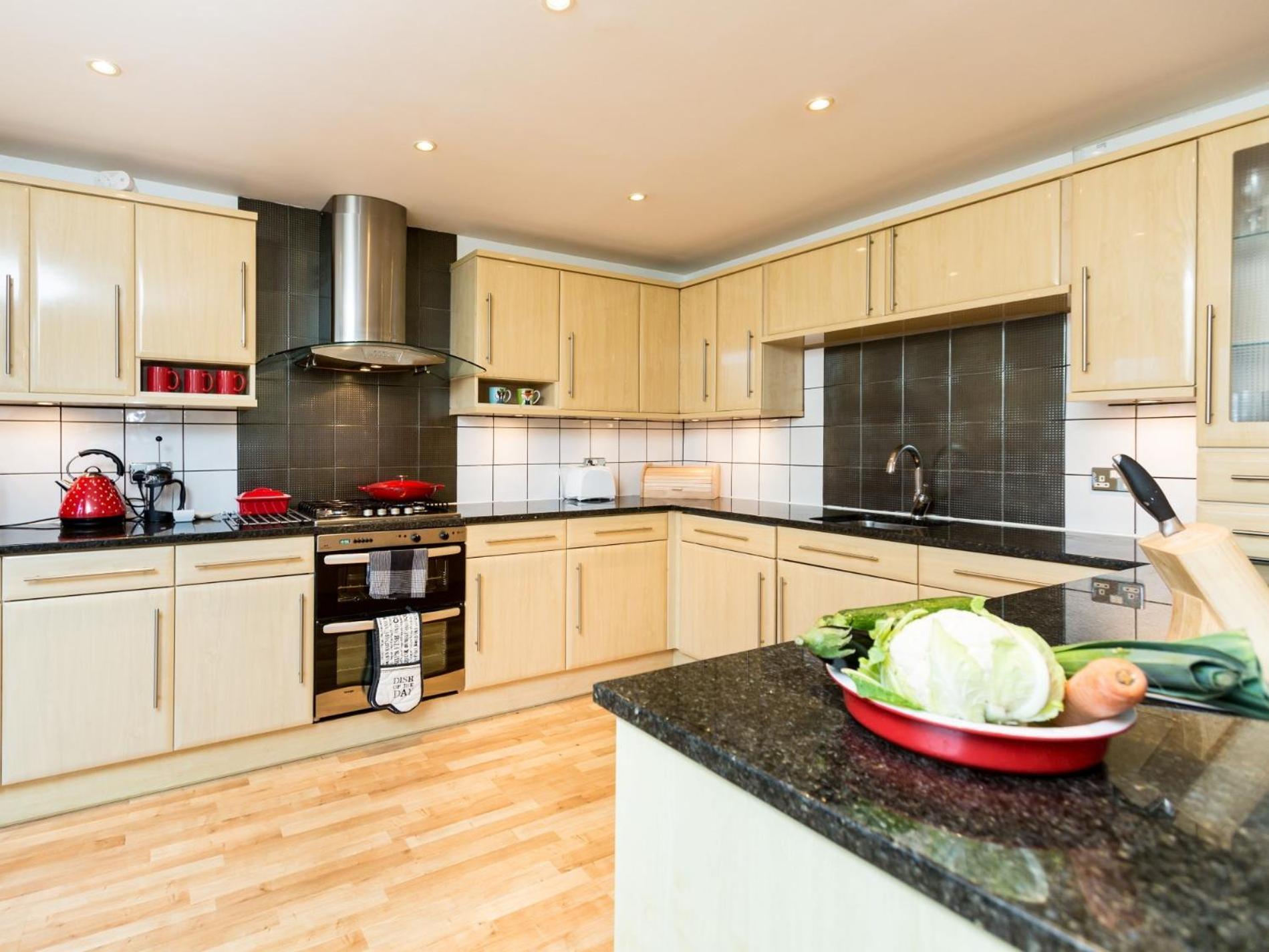 3 Bed In Ehc32 * Eastbourne