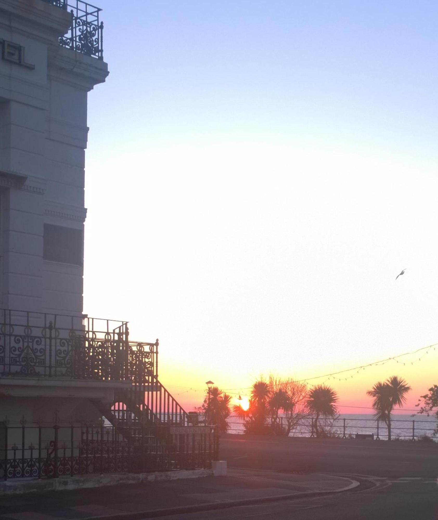 Burlington Palace Seafront With Garden. Pousada Eastbourne