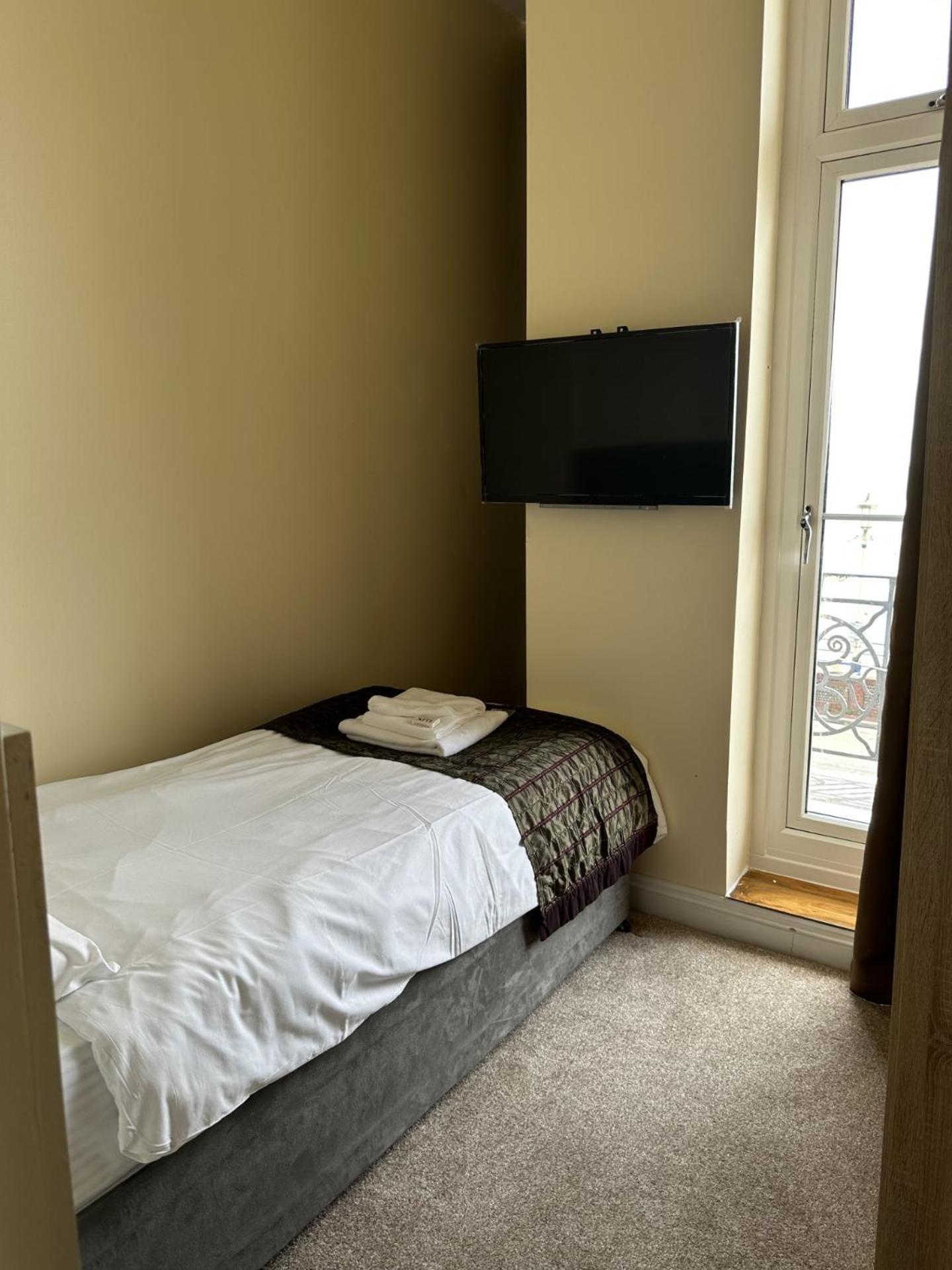 Glastonbury Hotel 3*