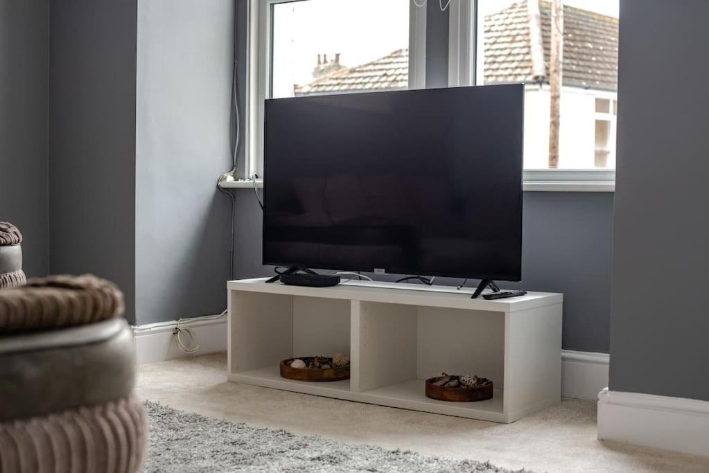 Peaceful & Spacious Family In Eastbourne! Apartment *