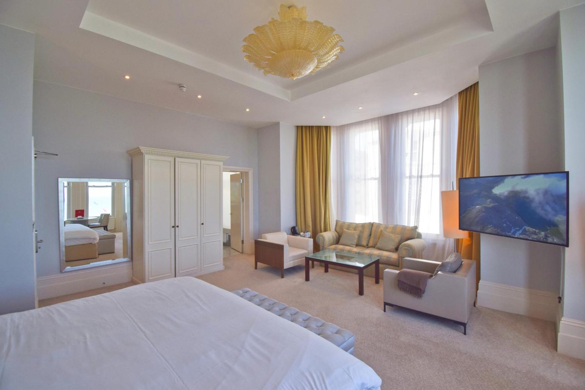 The Chatsworth 5*