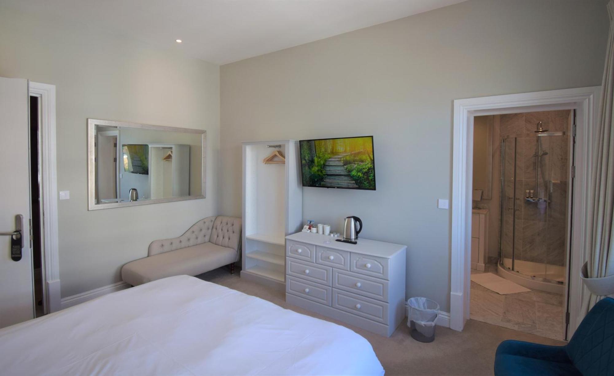 The Chatsworth 5*