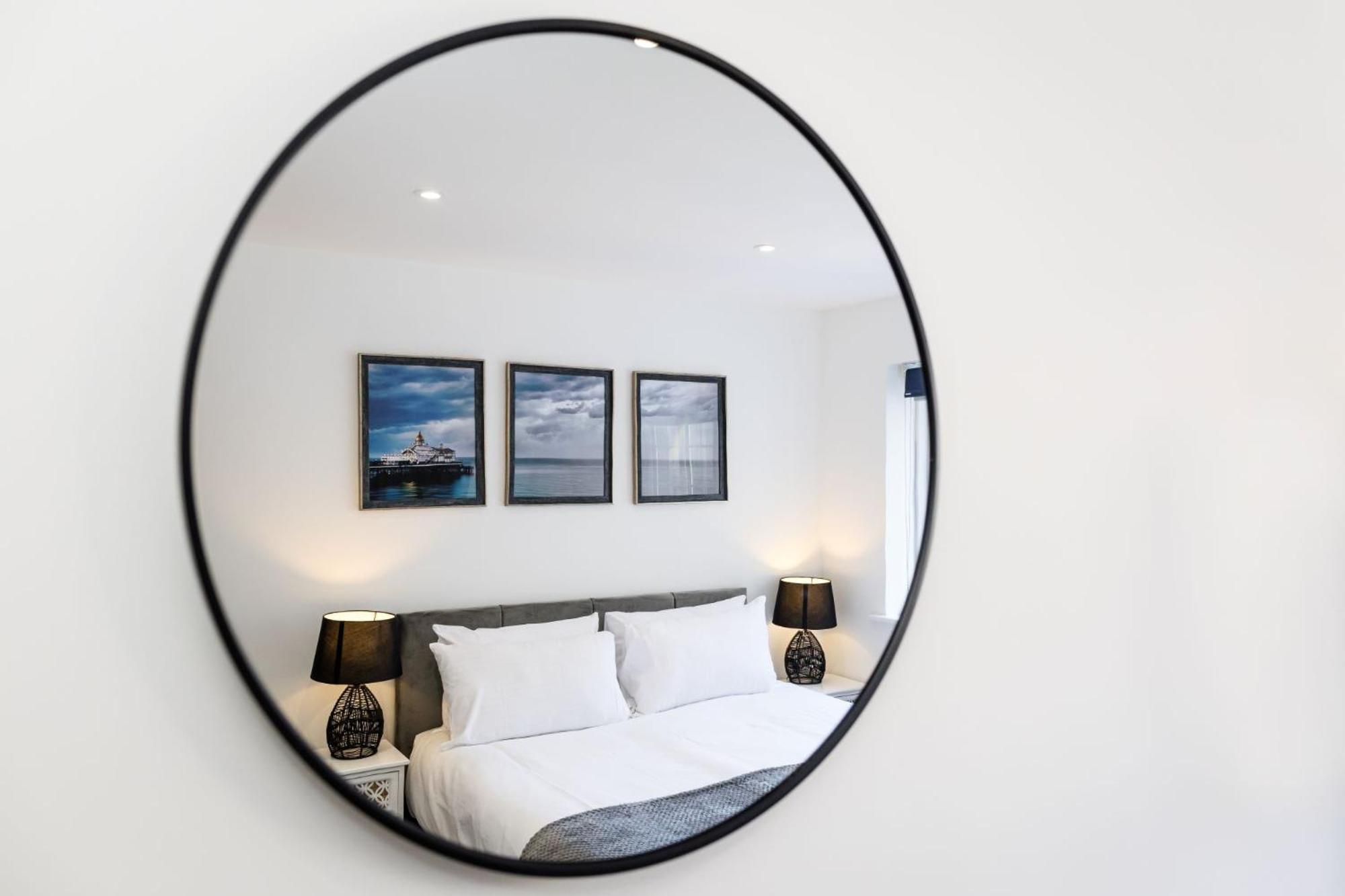 Pier View - Stylish Flat With Sea Views Apartment