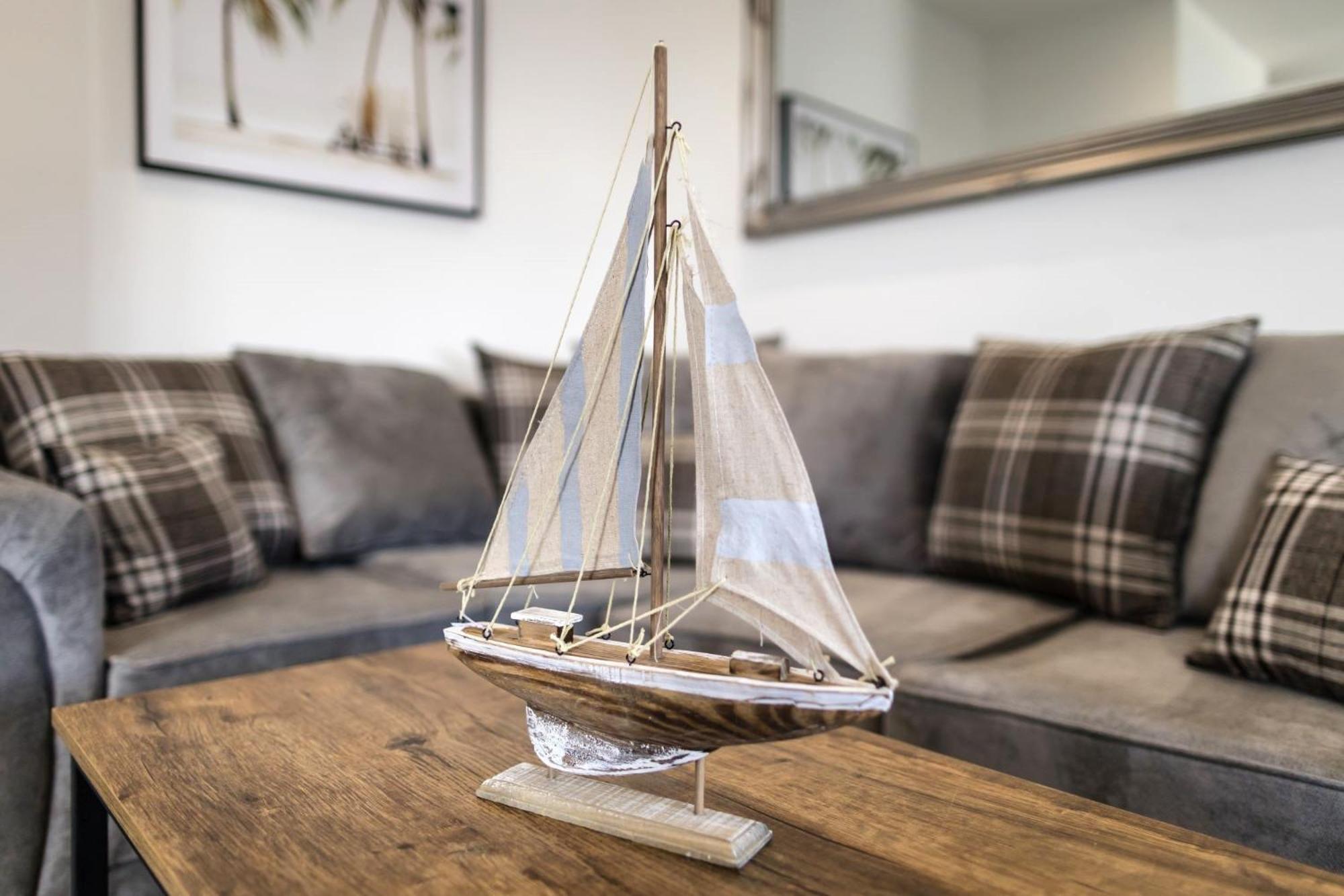 Pier View - Stylish Flat With Sea Views Eastbourne