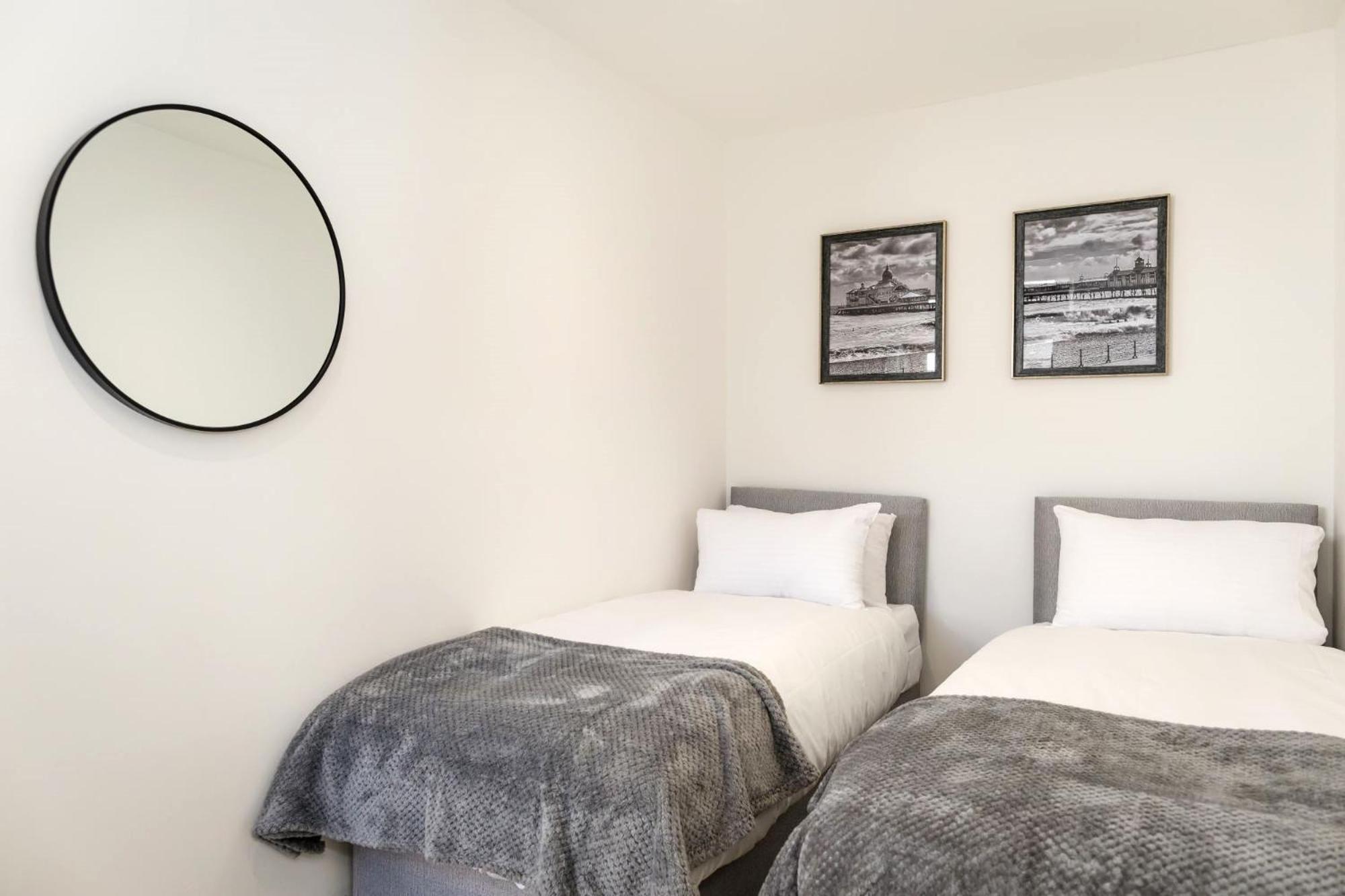 Pier View - Stylish Flat With Sea Views Apartment