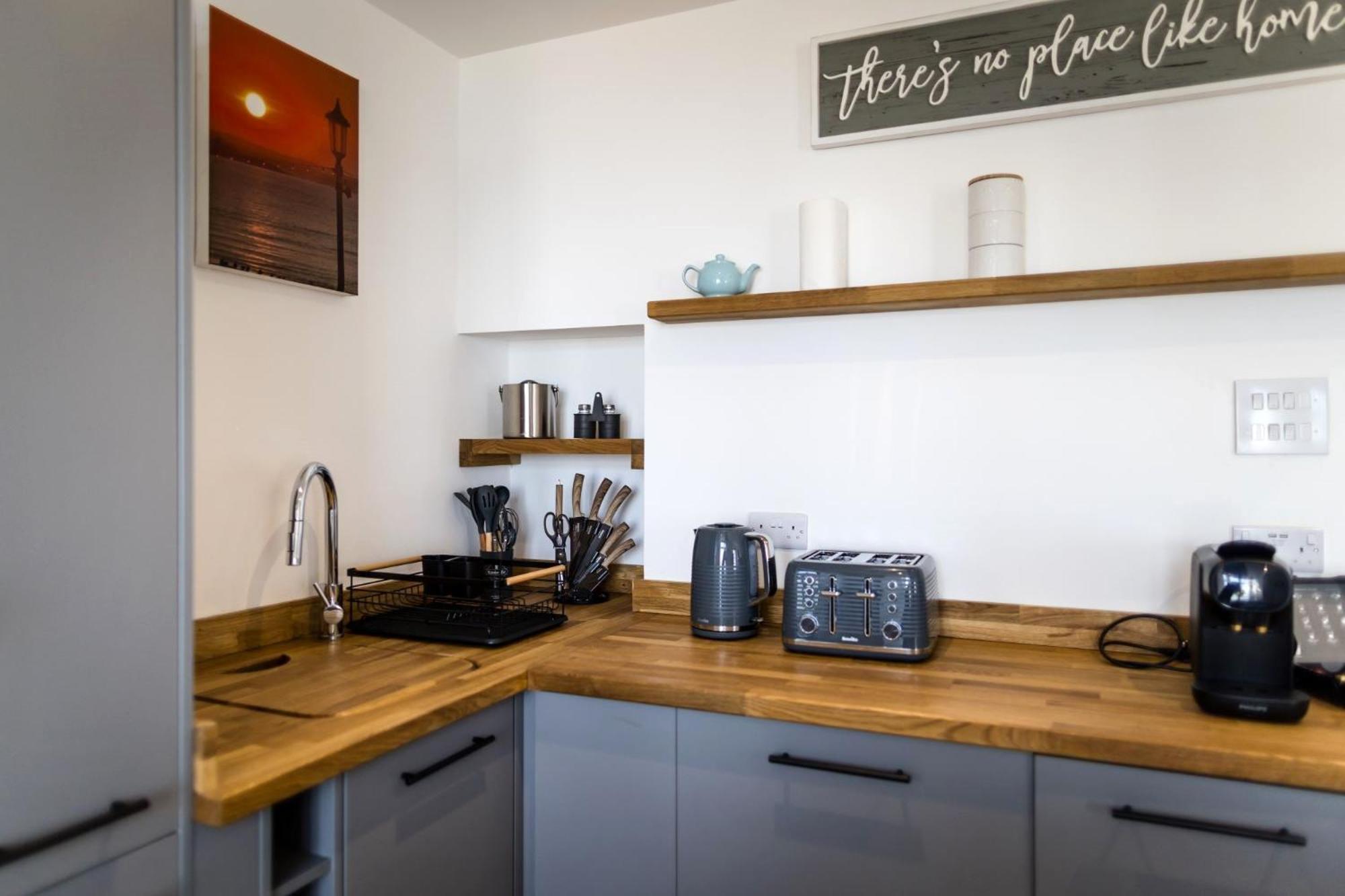 Apartment Pier View - Stylish Flat With Sea Views *