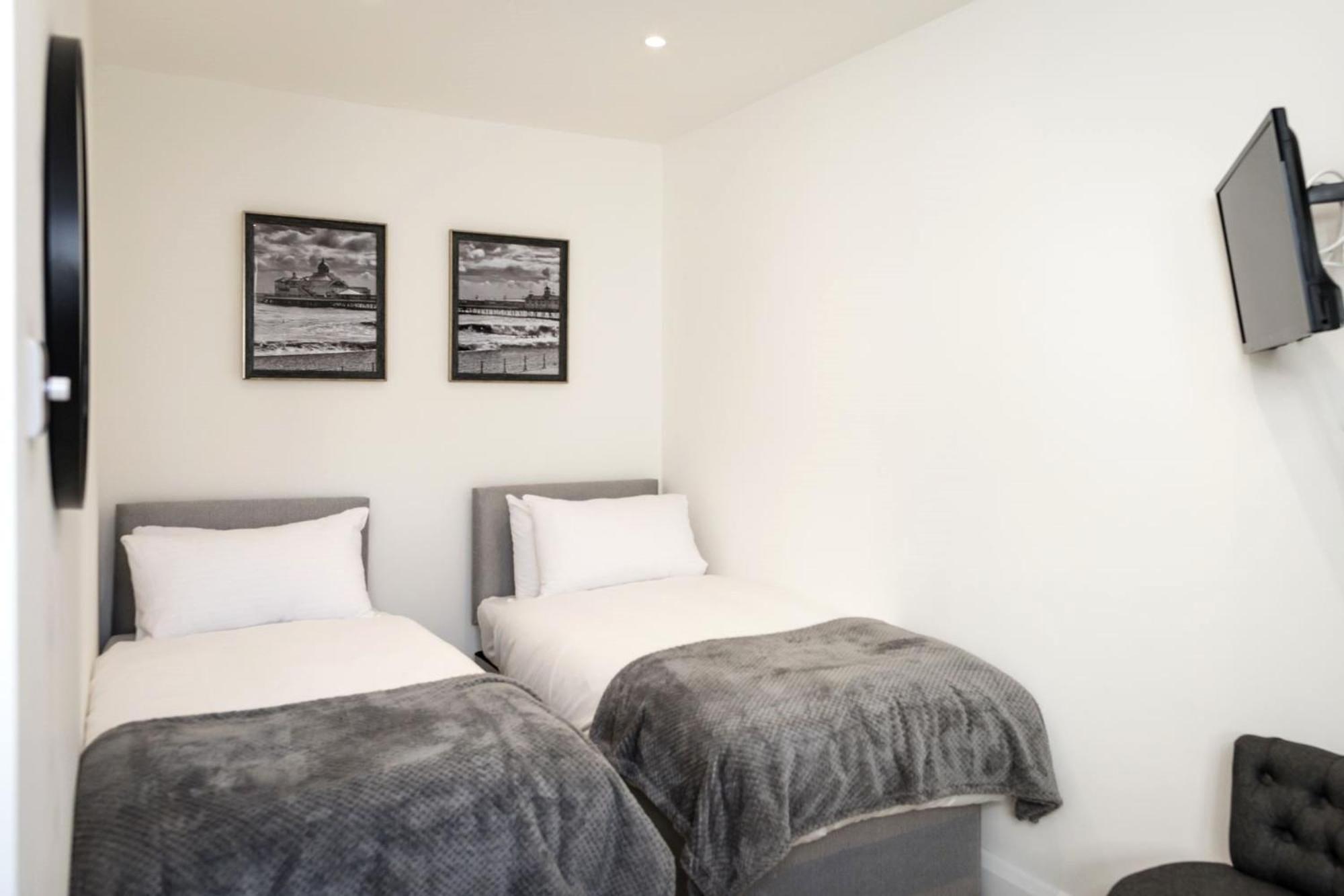 Apartment Pier View - Stylish Flat With Sea Views *