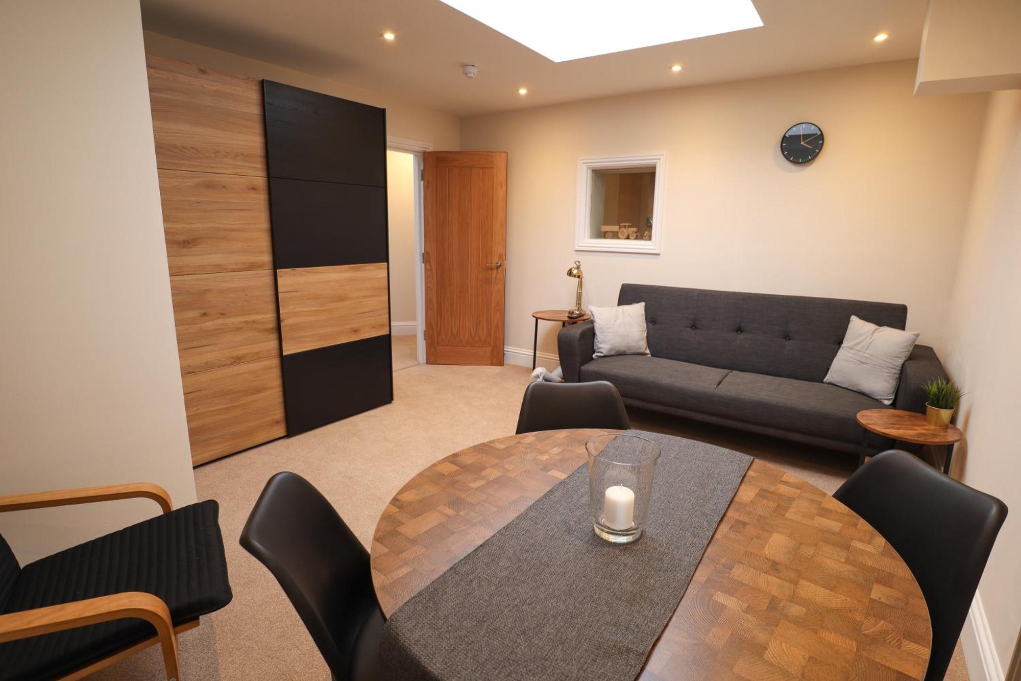 New Beginning Two-bedroom In Eastbourne, Private Garden, Free Parking Apartment