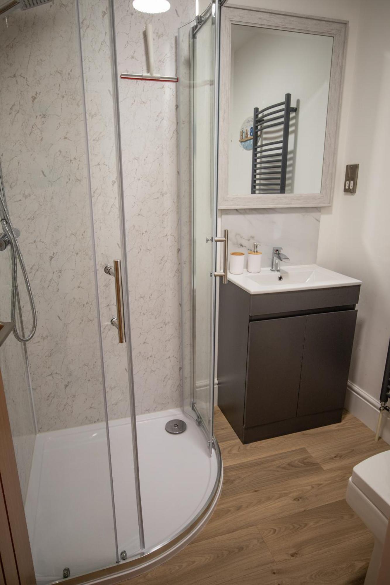 Apartment New Beginning Two-bedroom In Eastbourne, Private Garden, Free Parking