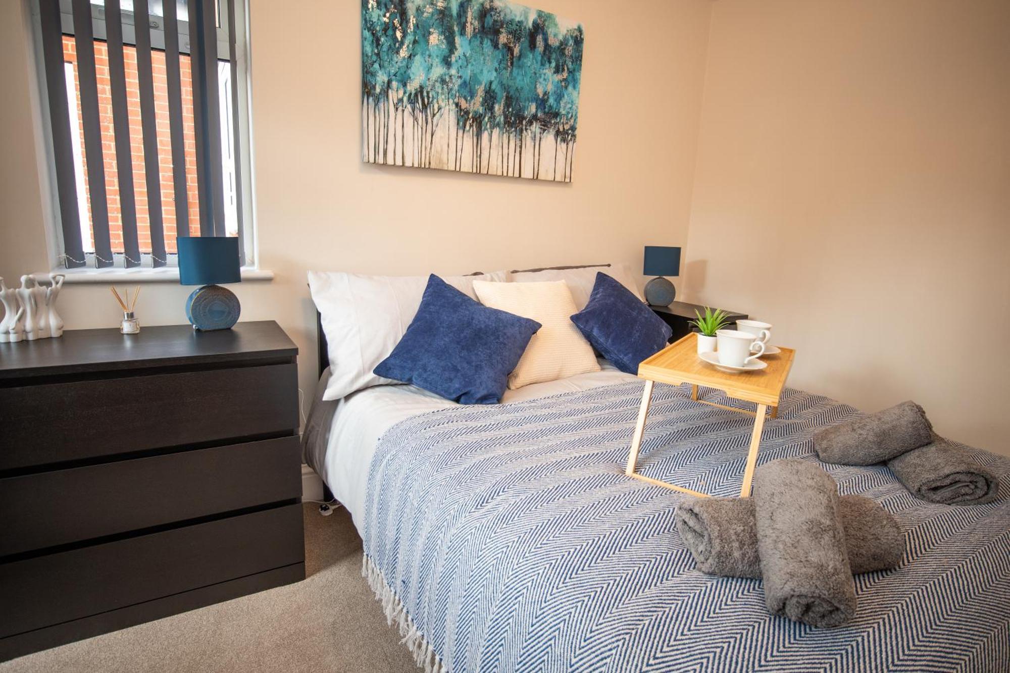 New Beginning Two-bedroom In Eastbourne, Private Garden, Free Parking