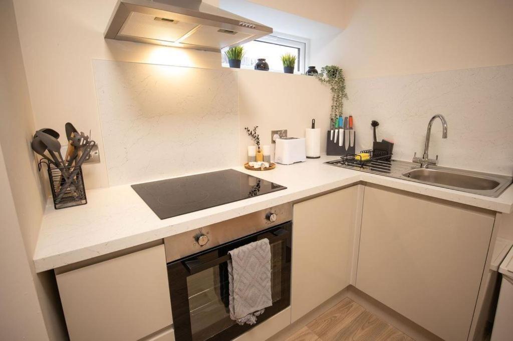 Treetop View Cosy Getaway In Eastbourne, Free Parking, Short And Long Stays, * Eastbourne