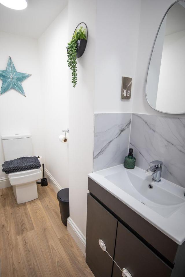 Apartemen Treetop View Cosy Getaway In Eastbourne, Free Parking, Short And Long Stays,