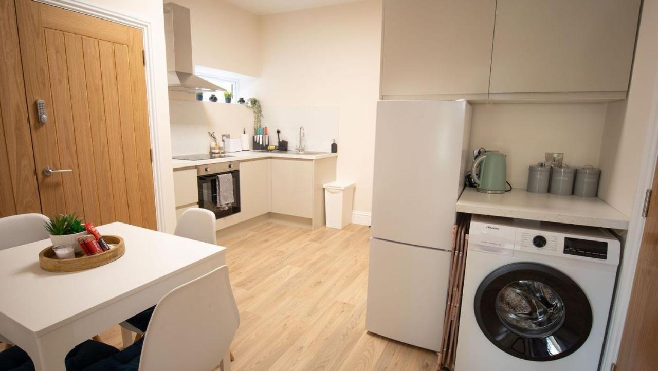 Treetop View Cosy Getaway In Eastbourne, Free Parking, Short And Long Stays, Eastbourne