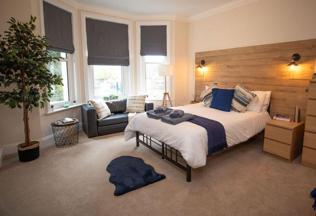 Treetop View Cosy Getaway In Eastbourne, Free Parking, Short And Long Stays,