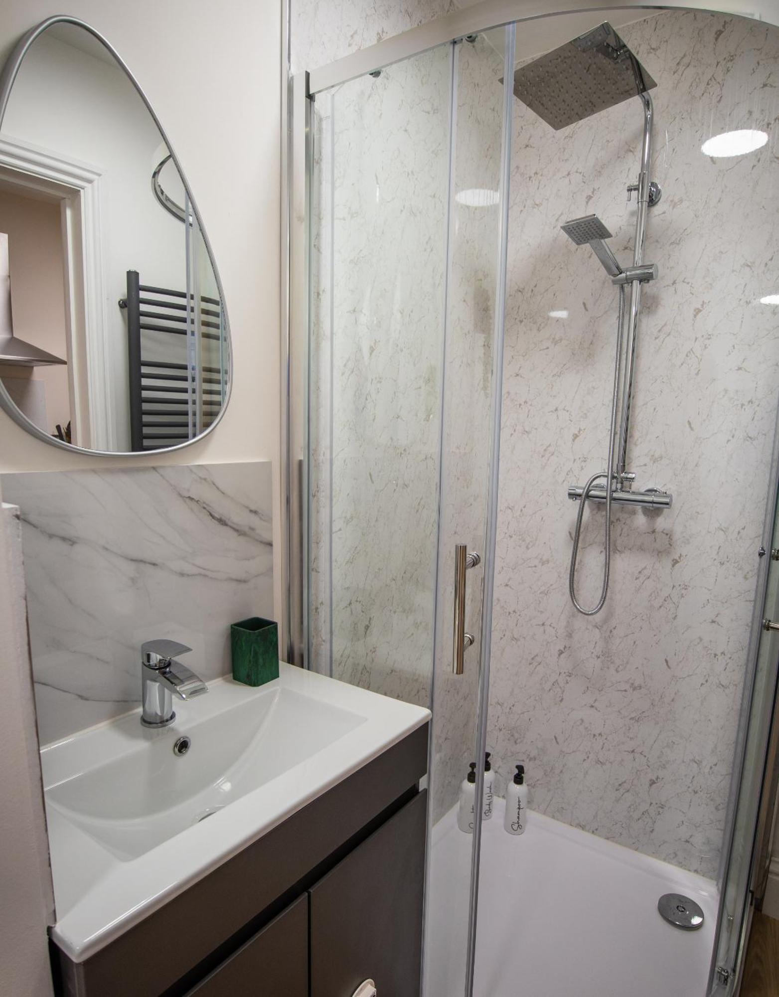 Apartemen Treetop View Cosy Getaway In Eastbourne, Free Parking, Short And Long Stays, *