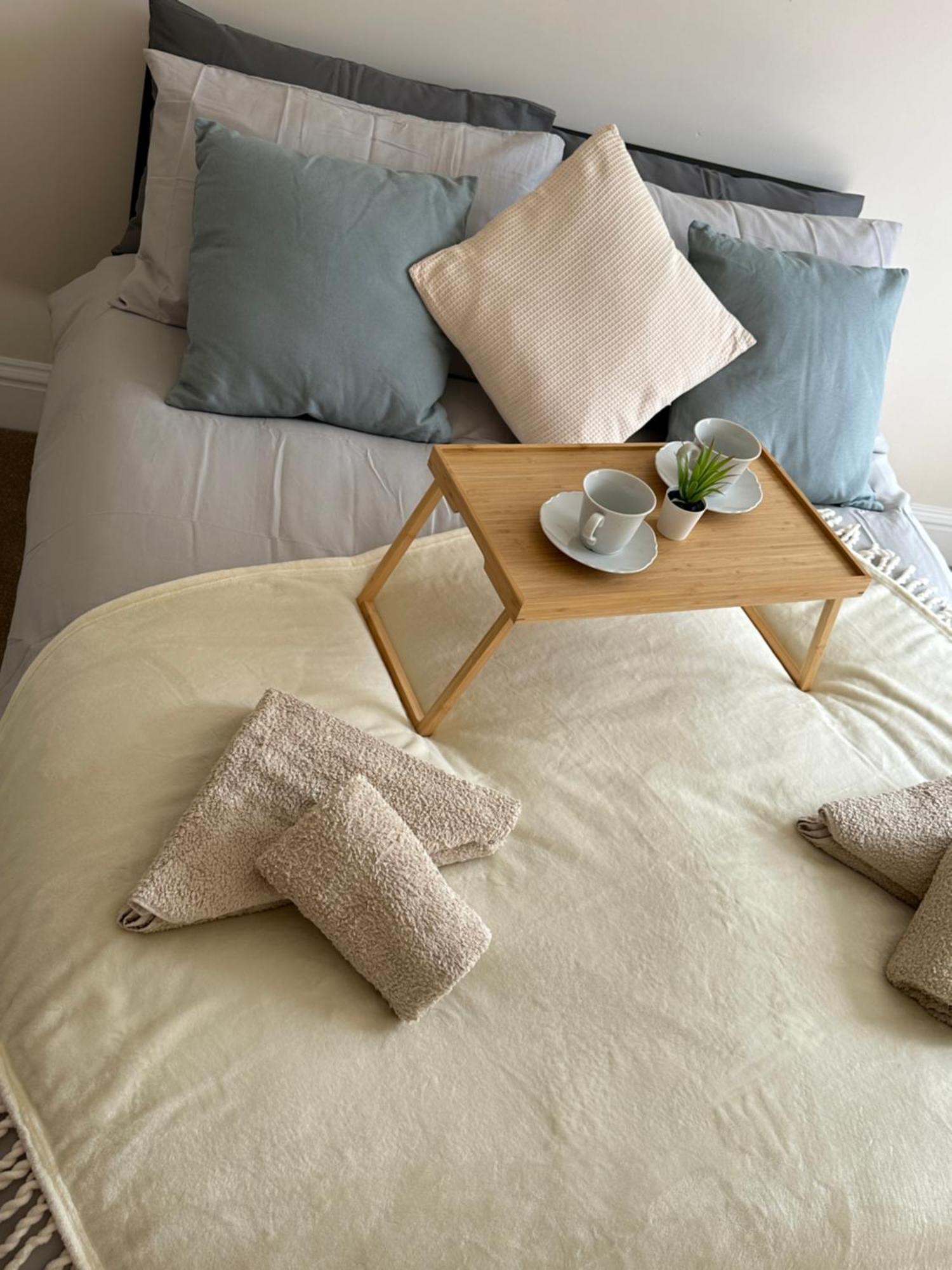 Apartment New Beginning Two-bedroom In Eastbourne, Private Garden, Free Parking *