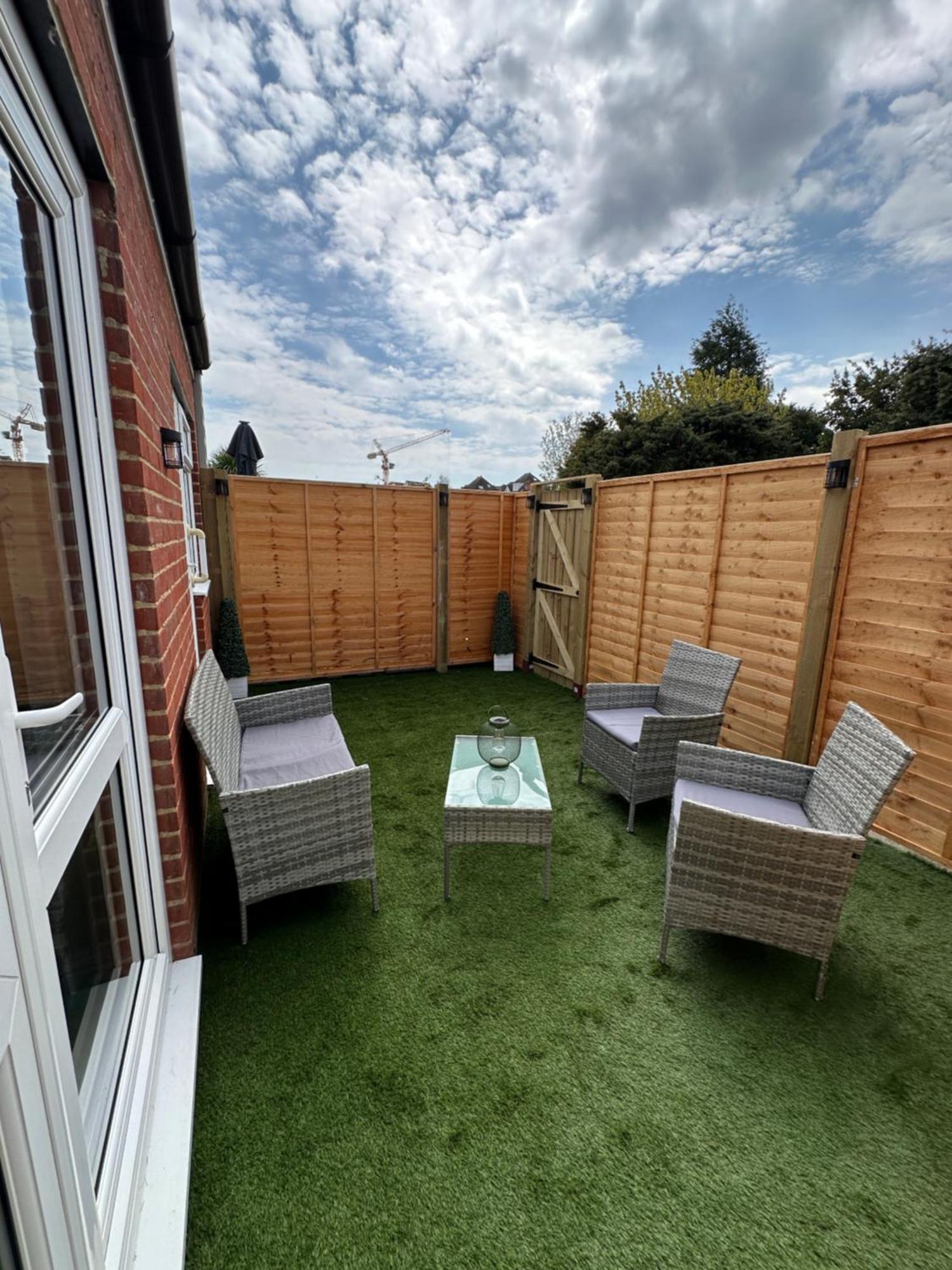 Apartment New Beginning Two-bedroom In Eastbourne, Private Garden, Free Parking