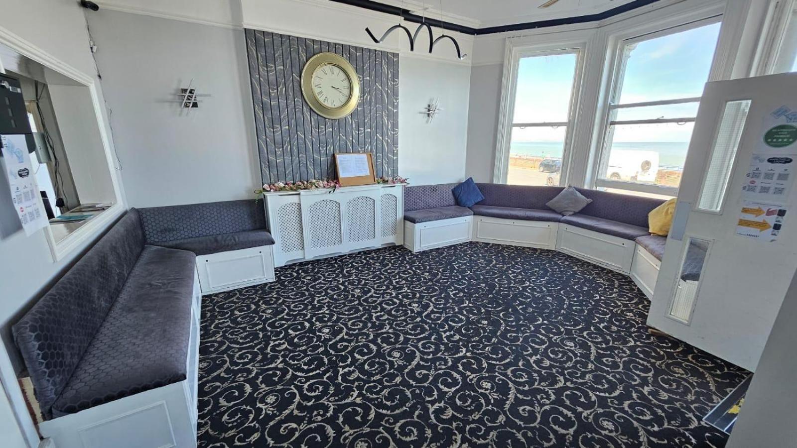 Hotel Oyo Marine Parade Hotel, Pier 2*