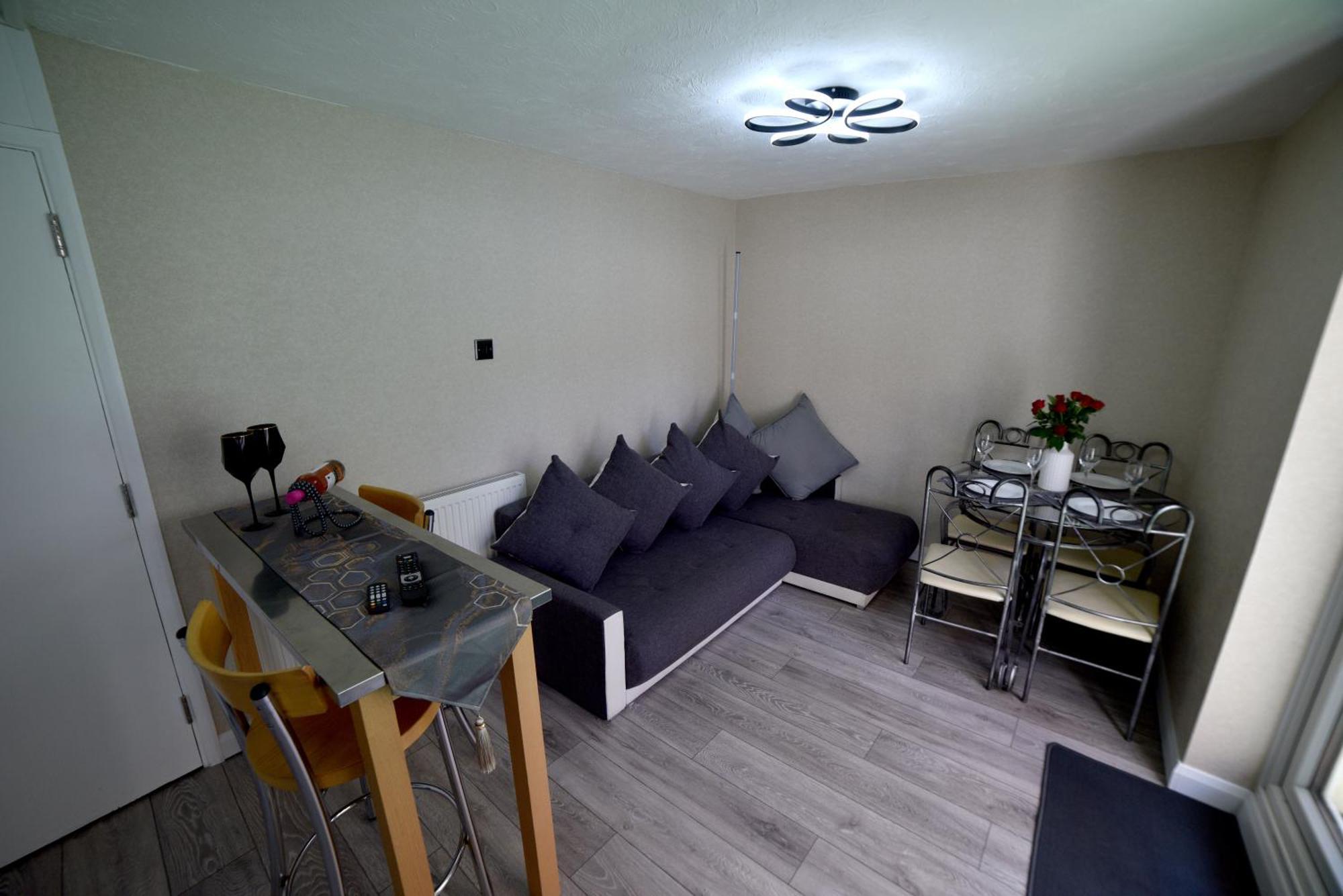 Apartemen Modern Garden Flat Close To