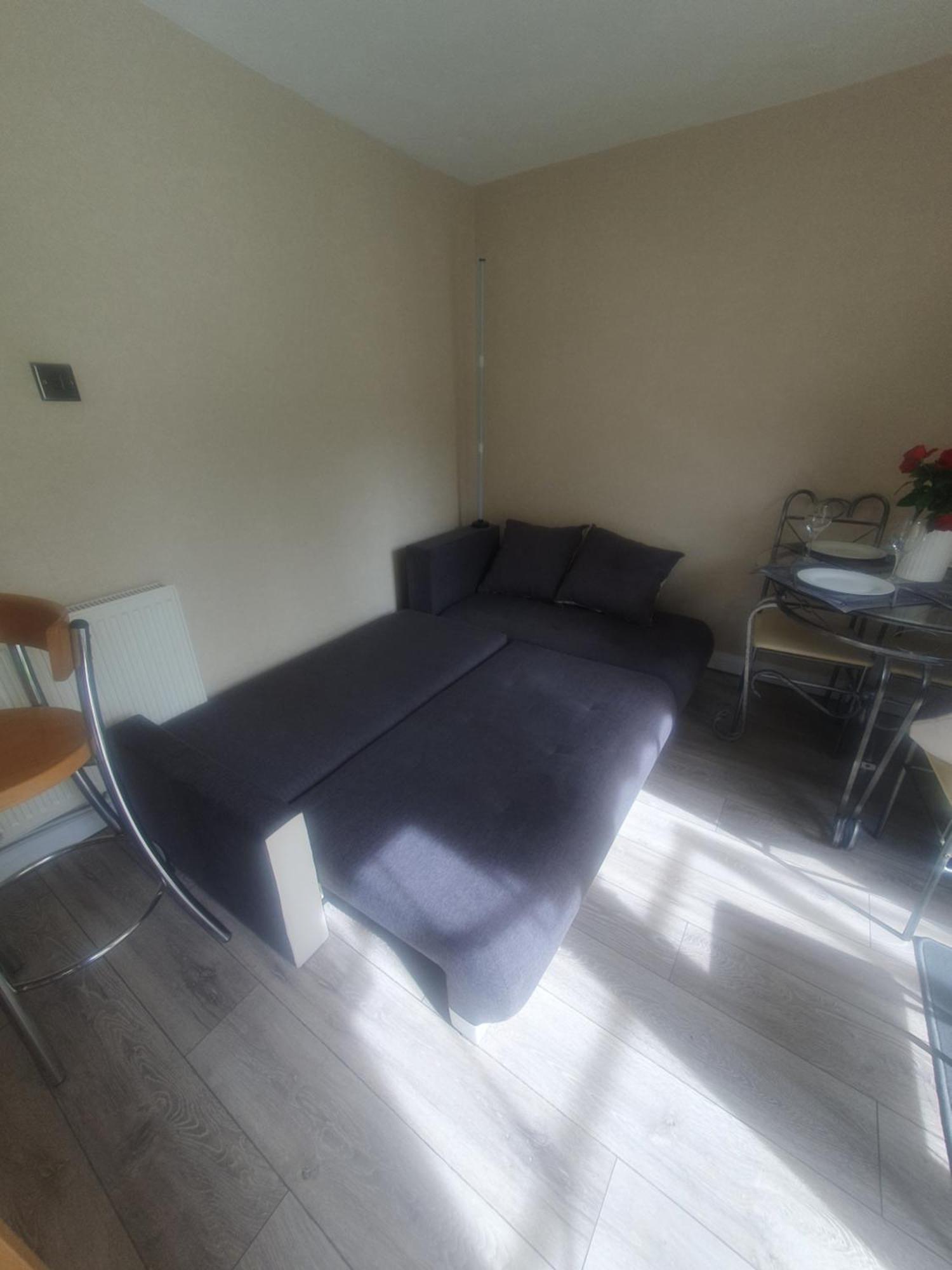 Apartemen Modern Garden Flat Close To *