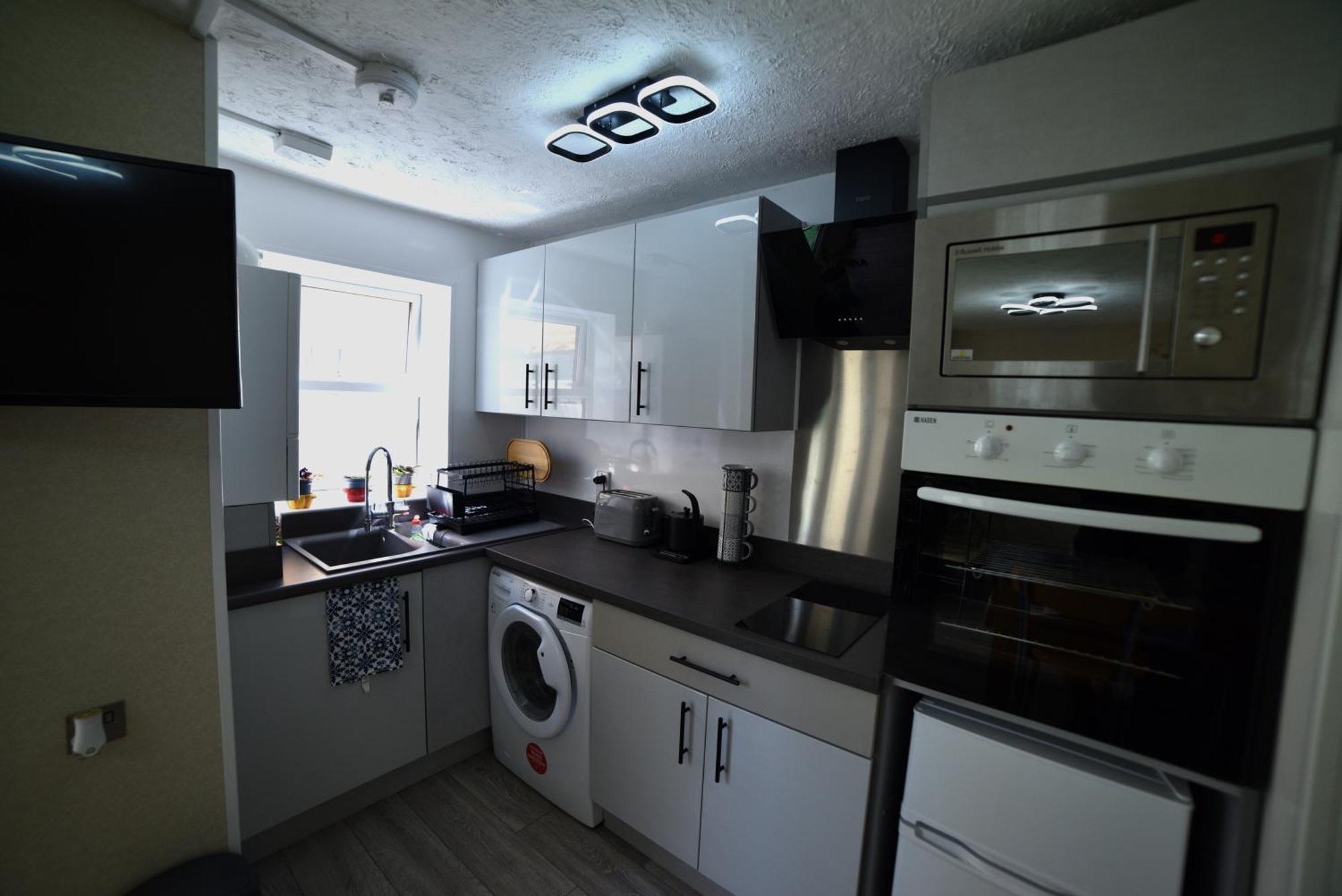 Modern Garden Flat Close To Apartemen *