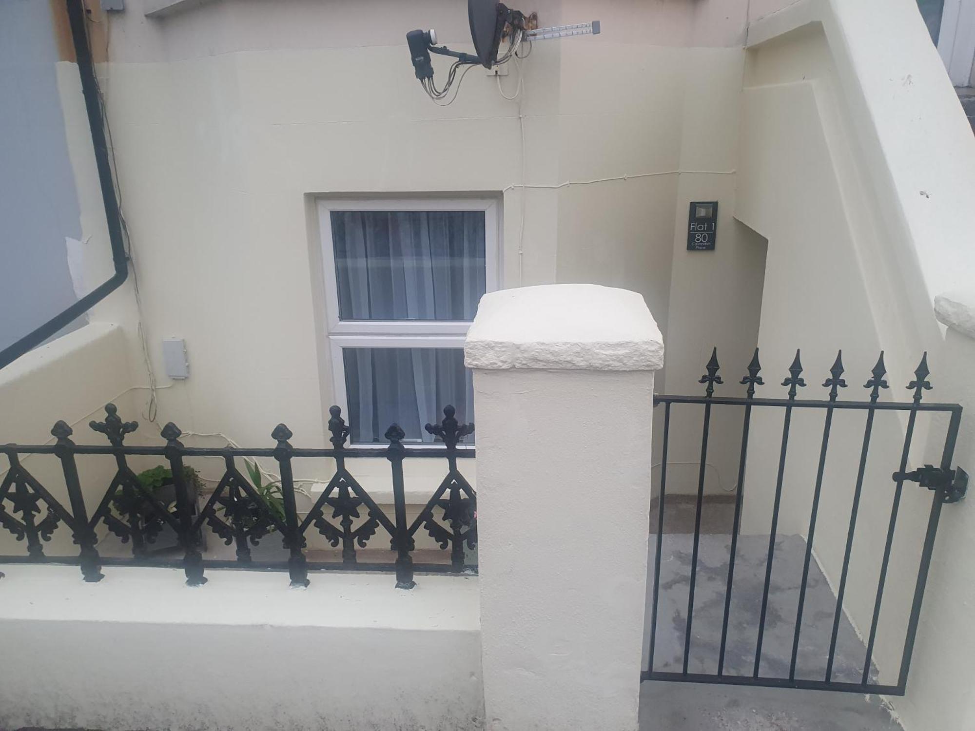 Modern Garden Flat Close To Apartemen